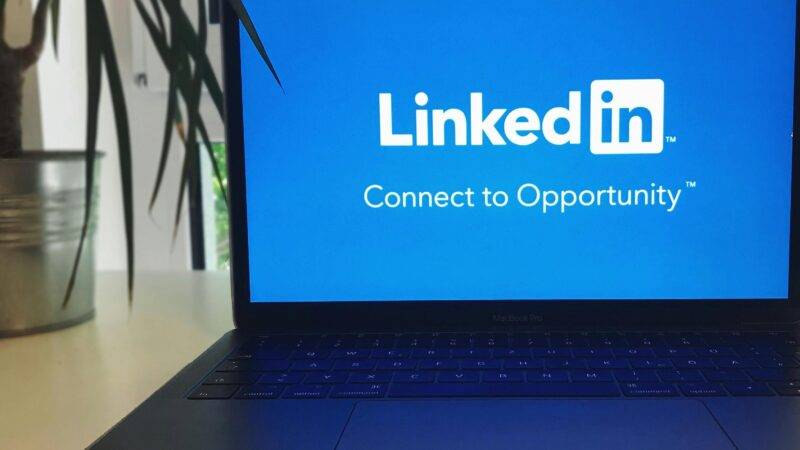 Crack the LinkedIn Algorithm: How to Boost Engagement and Leads