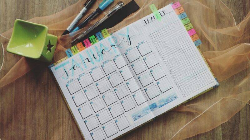 Build the Perfect LinkedIn Content Calendar: 10 Ideas to Keep Your Audience Hooked